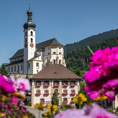 Gasthof Loewen Шрунс Экстерьер фото